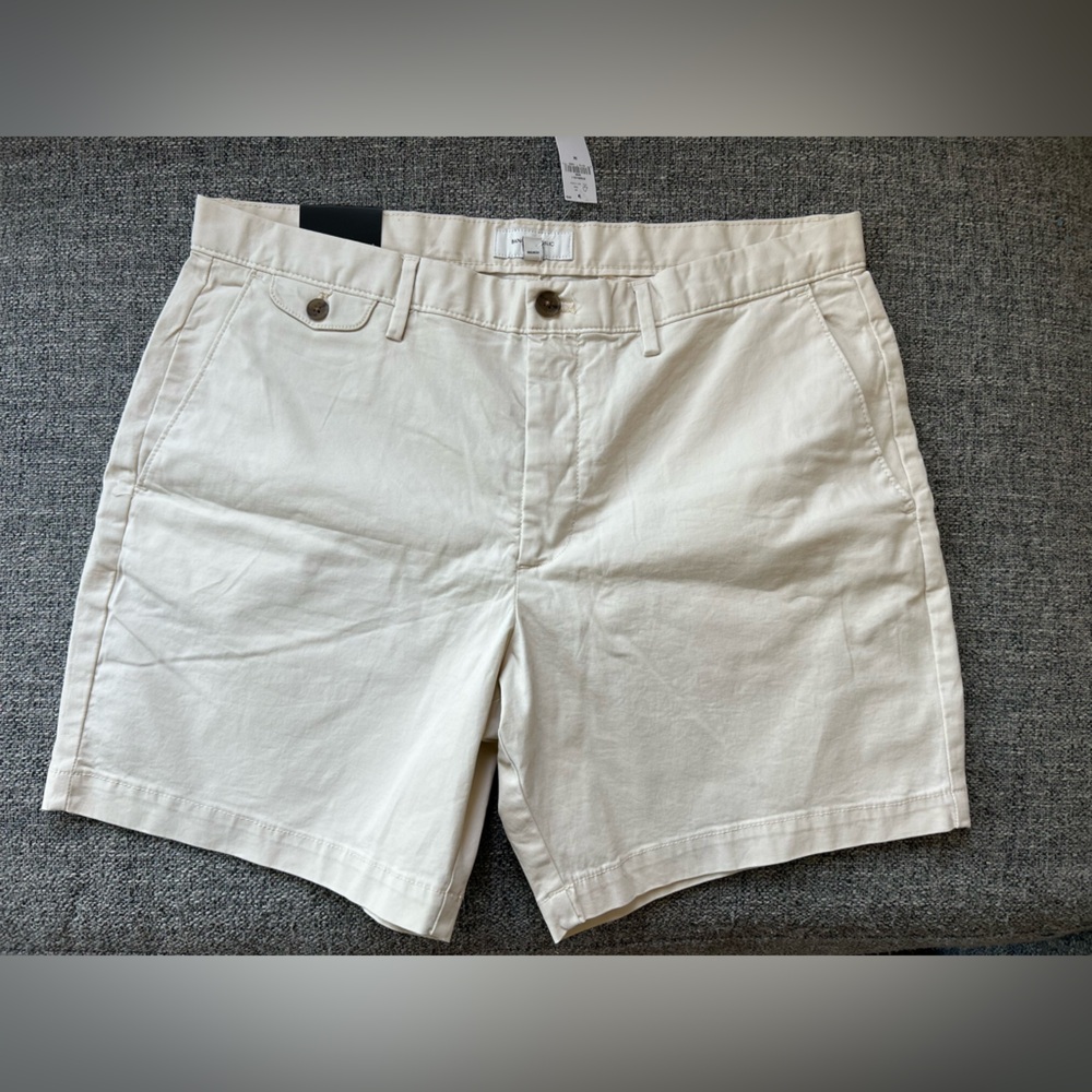 BANANA REPUBLIC 7" LIVED-IN SHORT